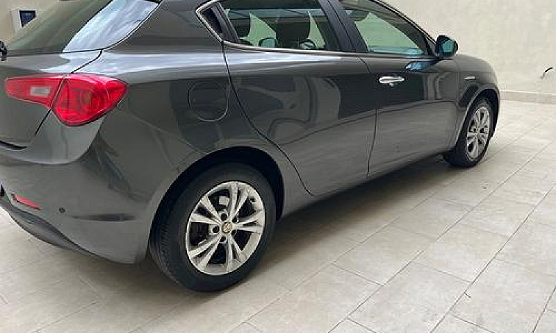 Alfa Romeo Giulietta...