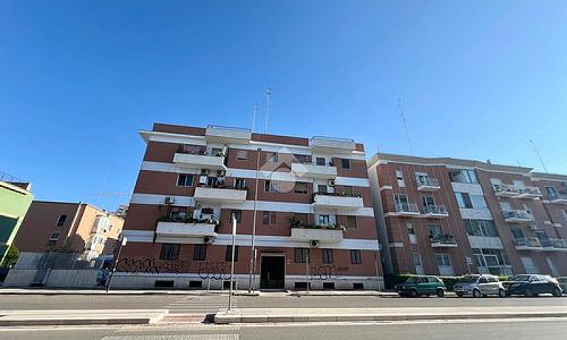 3 Locali A Bari...