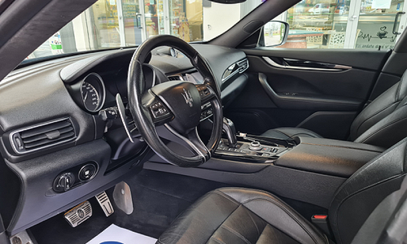 Maserati Levante Gra...