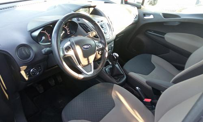 Ford Tourneo Courier...