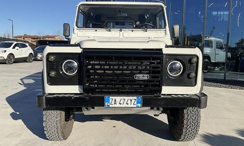 Land Rover Defender ...