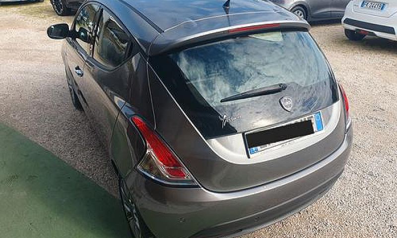 Lancia Ypsilon 1.3 M...