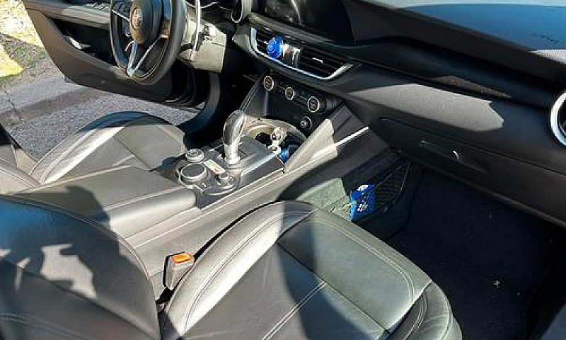 Alfa Romeo Stelvio Q...