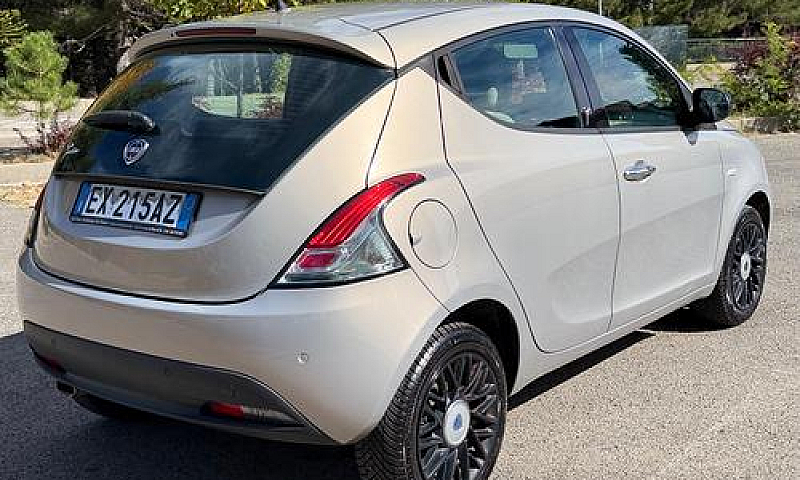Lancia Ypsilon 1.3 M...