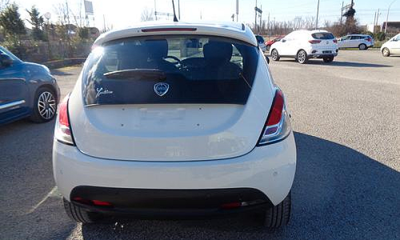 Lancia Ypsilon 0.9 T...