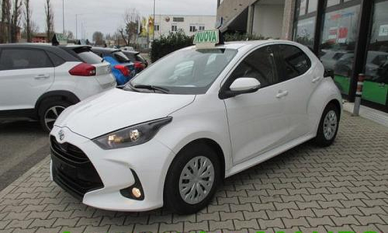 Toyota Yaris 1.0 5 P...