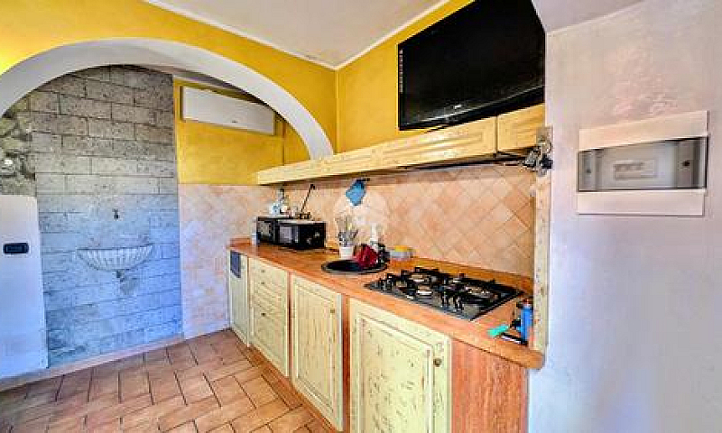 2 Locali A Viterbo...