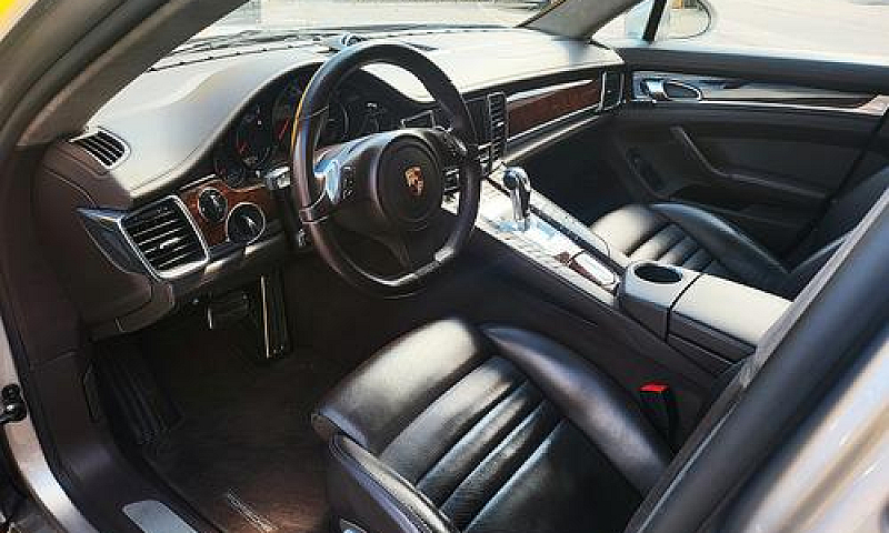 Porsche Panamera Tur...