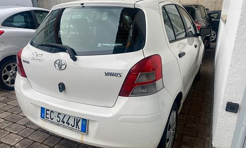 Toyota Yaris 1.0 5 P...