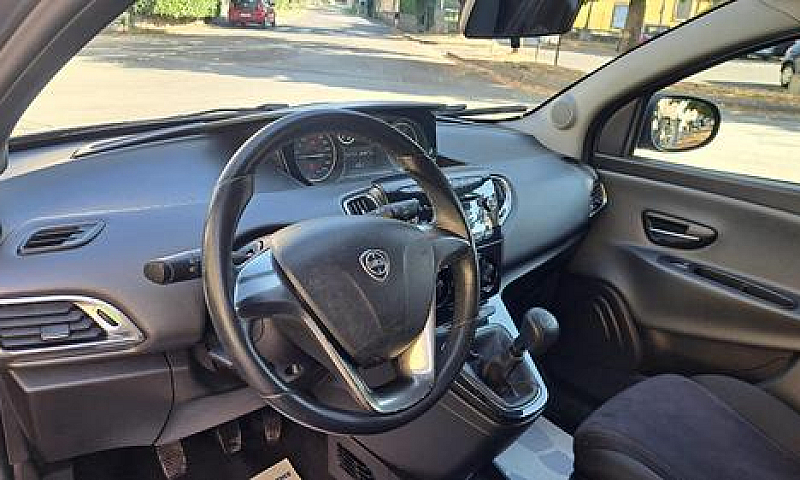 Lancia Ypsilon 1.3 M...