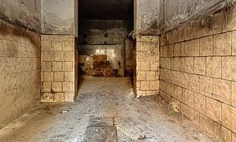 Garage In Via Turati...