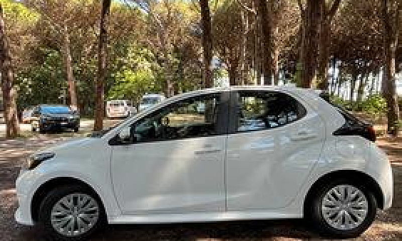 Toyota Yaris 1.5 Hyb...