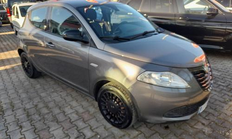 Lancia Ypsilon 3ª Se...