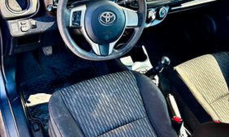 Toyota Yaris 2012...