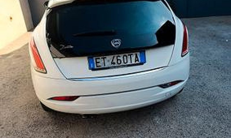 Lancia Delta 2013...
