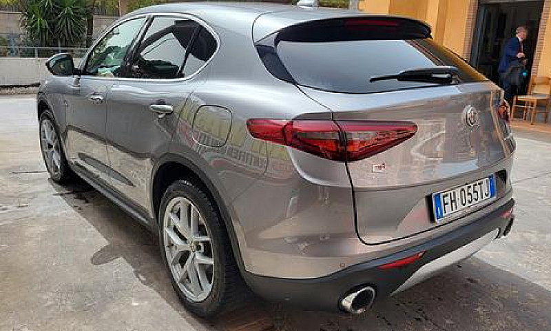 Alfa Romeo Stelvio 2...