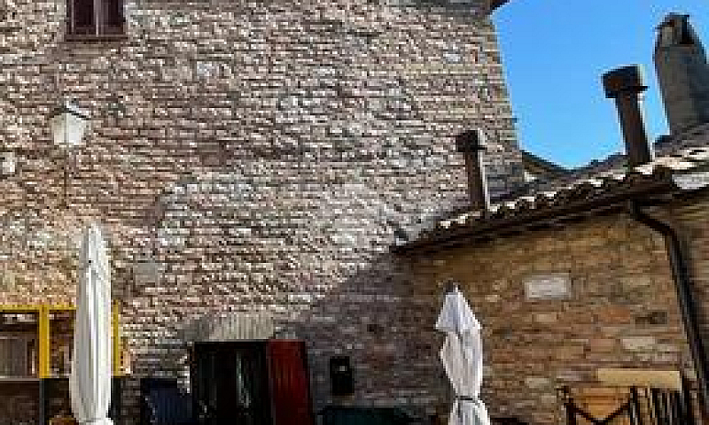 3 Locali A Spello...
