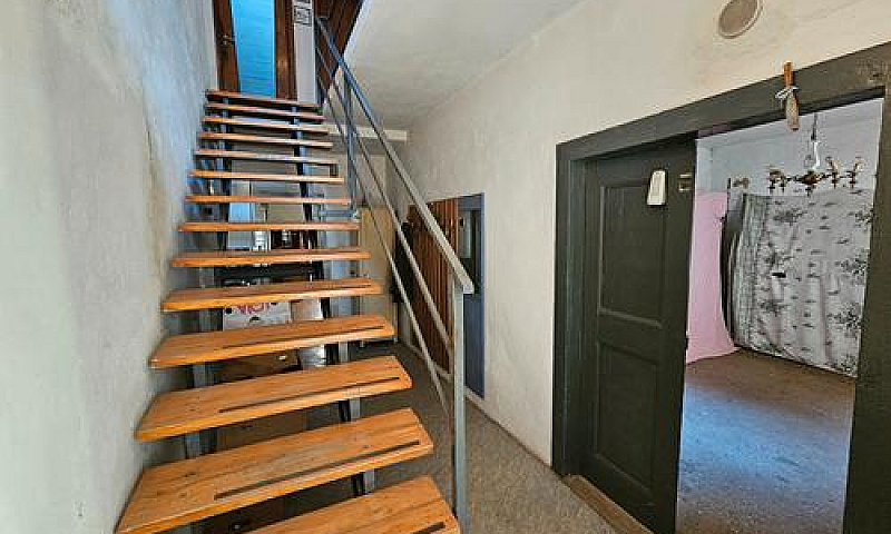 Porzione Di Casa Con...