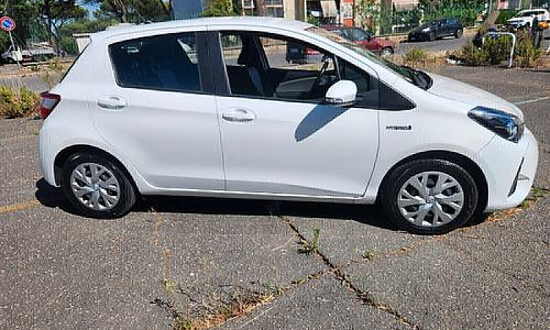 Toyota Yaris 1.5 Hyb...