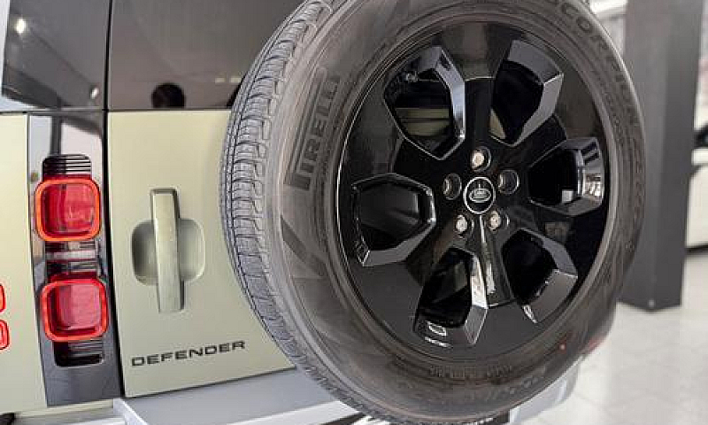 Land Rover Defender ...