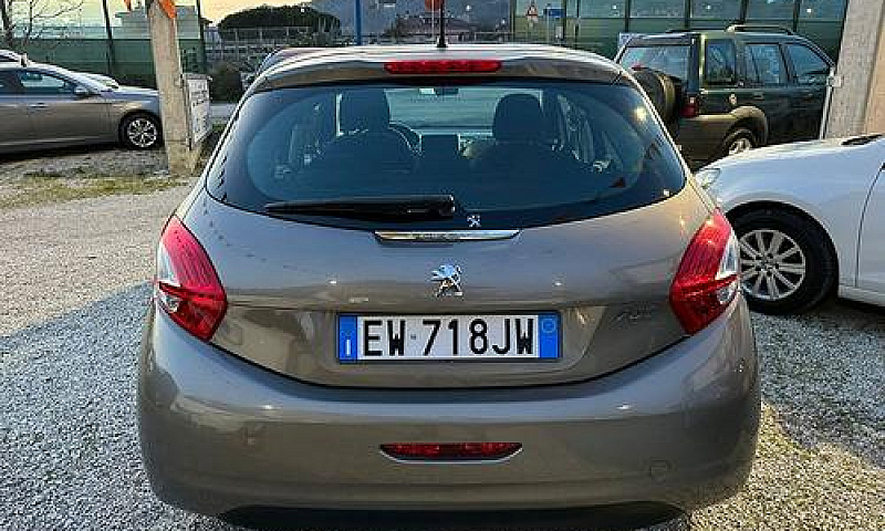 Peugeot 208 1.4 8V H...