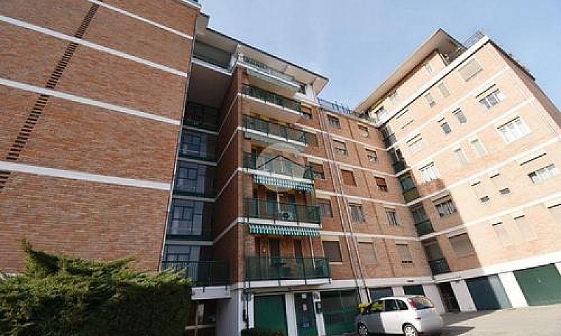 5 Locali A Ivrea...
