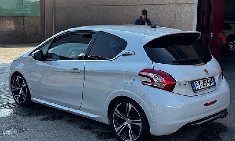 Peugeot 208 Gti 220C...