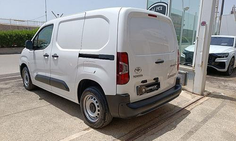 Toyota Proace City 1...