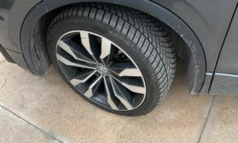 Volkswagen Tiguan...