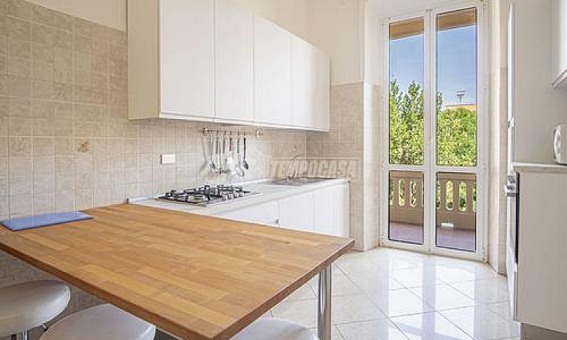 4 Locali In Centro L...