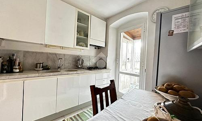 5 Locali A Sarzana...