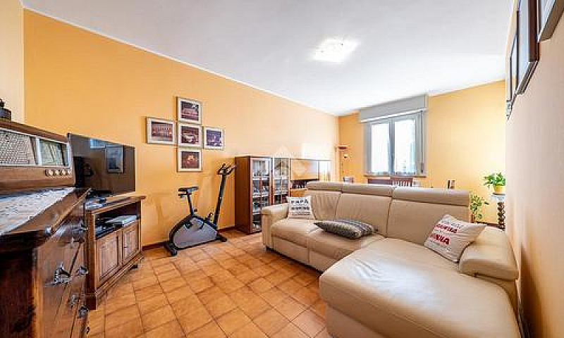 5 Locali A Montecchi...