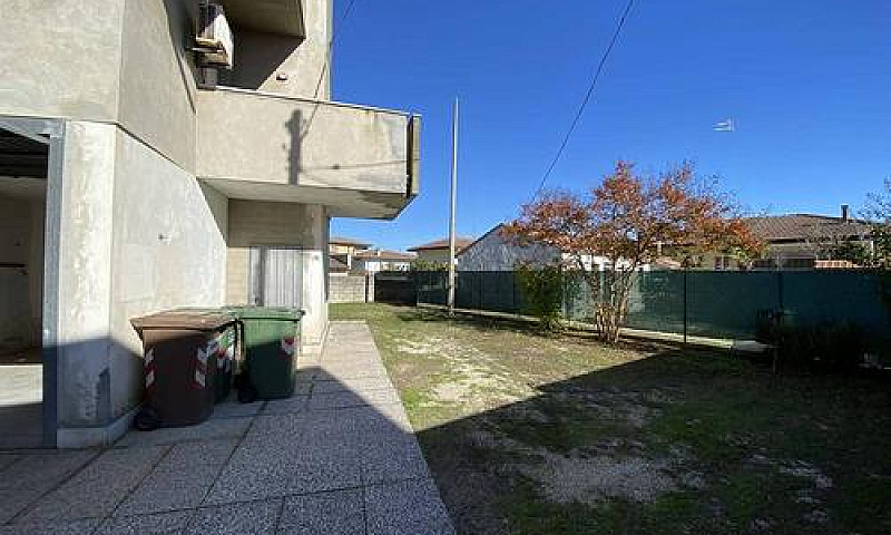 Appartamento In Zona...