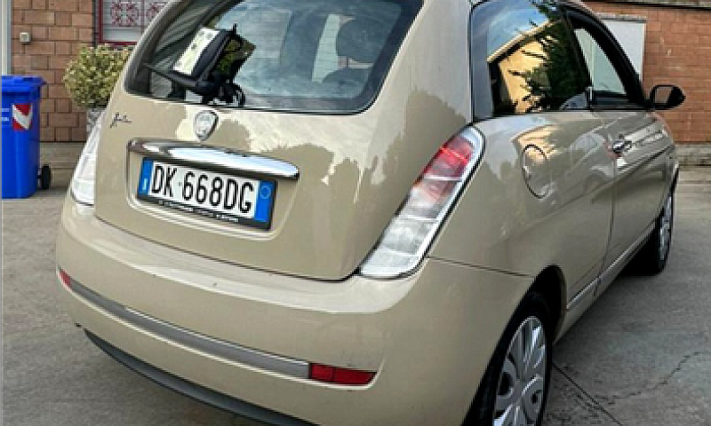 Lancia Ypsilon...