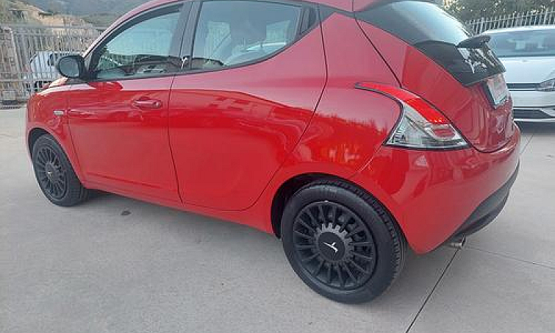 Lancia Ypsilon 1.3 M...