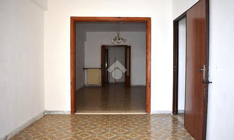 3 Locali A Paola...