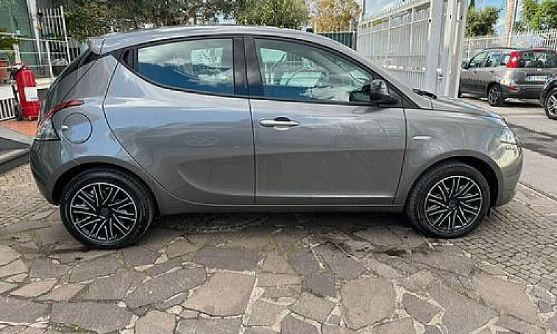 Lancia Ypsilon 1.0 F...