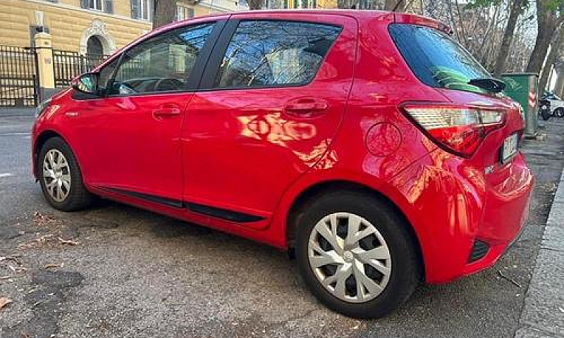 Toyota Yaris Hybrid ...