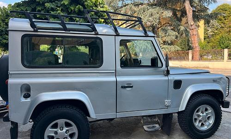 Land Rover Defender ...