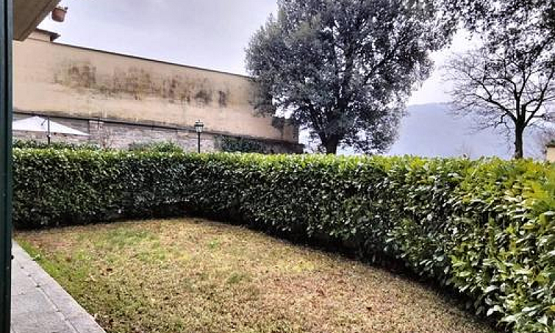 Appartamento A Caste...