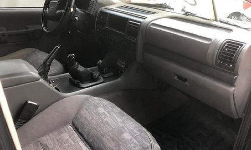 Land Rover Discovery...