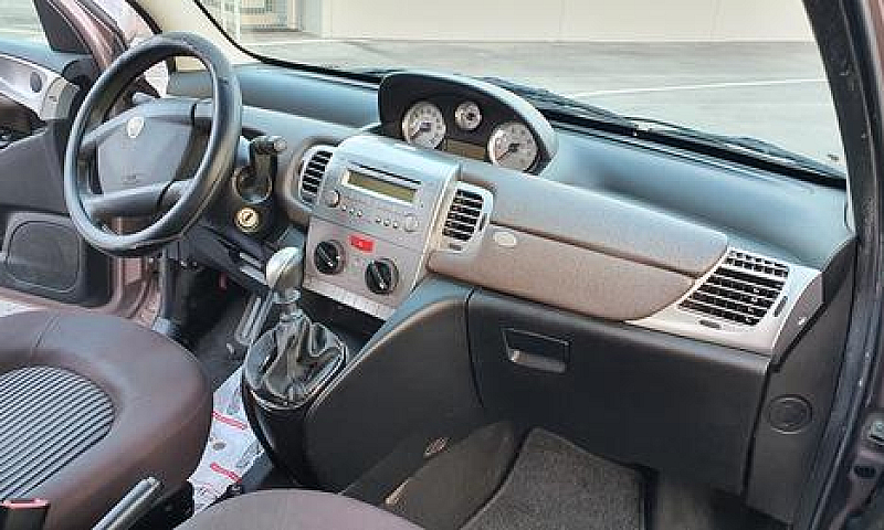 Lancia Ypsilon 1.4 P...
