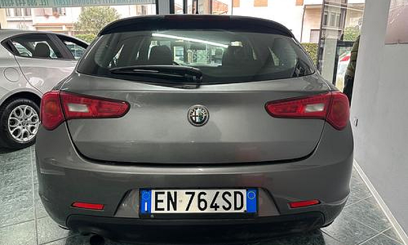 Alfa Romeo Giulietta...
