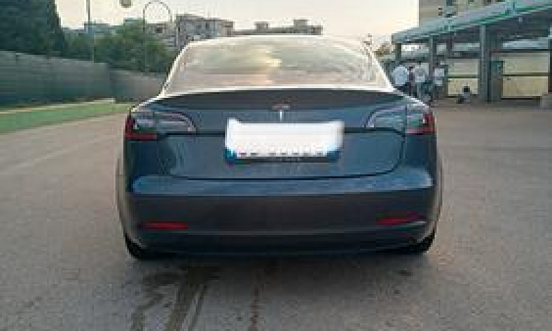 Tesla Model 3 Standa...