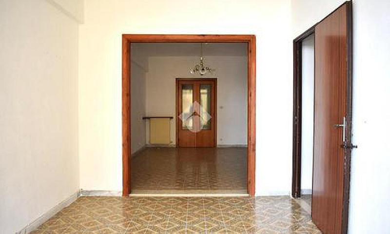 3 Locali A Paola...