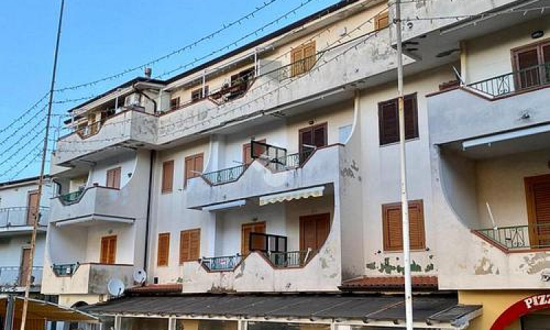 2 Locali A Santa Mar...