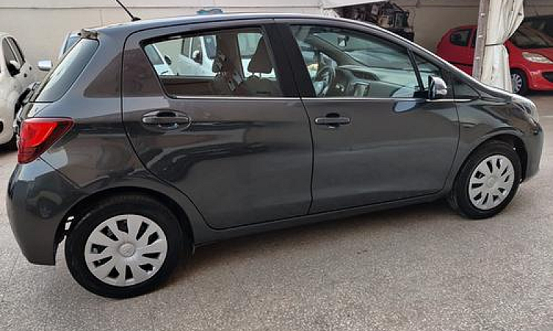 Toyota Yaris 1.0 5 P...