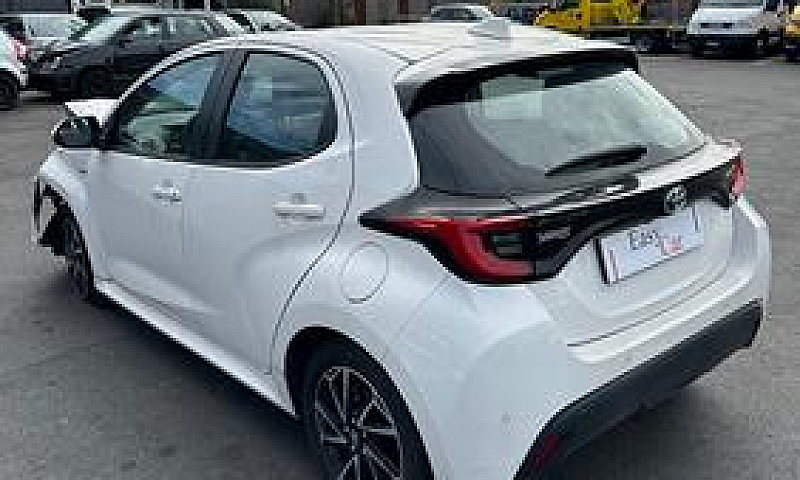 Toyota Yaris 1.5 Hyb...