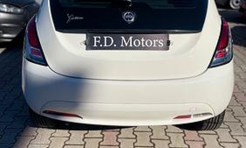 Lancia Ypsilon 1.2 6...