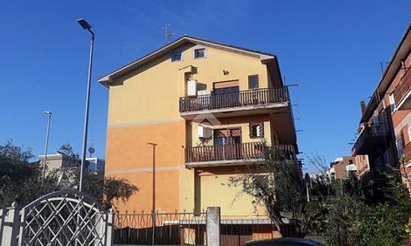 4 Locali A Roma...